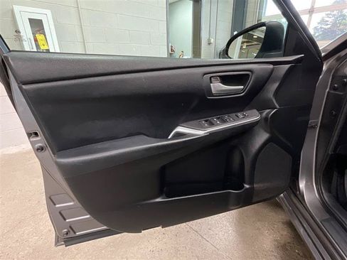 Used 2016 Toyota Camry SE FWD image 10