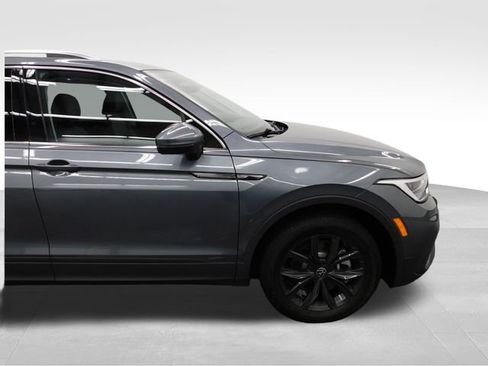 Used 2024 Volkswagen Tiguan SE image 12