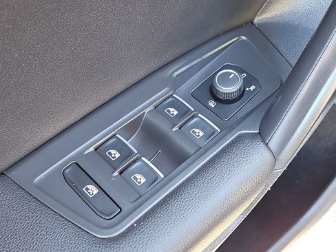 Used 2021 Volkswagen Tiguan SE w/ Panoramic Sunroof Package AWD/4WD image 25