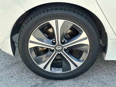 Used 2018 Nissan Leaf SL w/ SL Technology Package FWD image 23