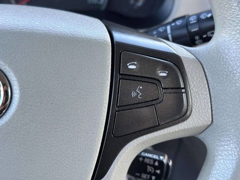 Used 2011 Toyota Sienna LE image 28