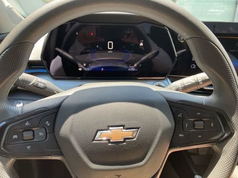 Used 2025 Chevrolet Trax LT FWD image 19