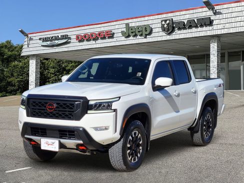 Used 2024 Nissan Frontier PRO-4X w/ Off-Road Protection Package image 2