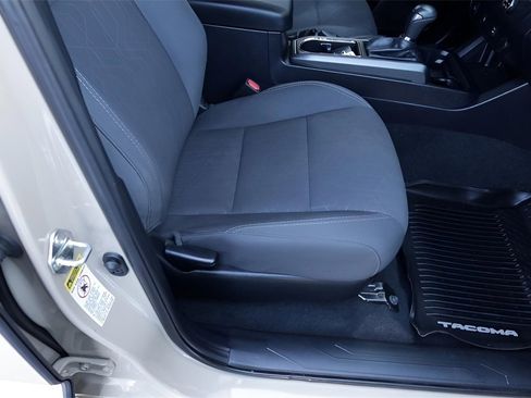 Used 2017 Toyota Tacoma TRD Off-Road image 24