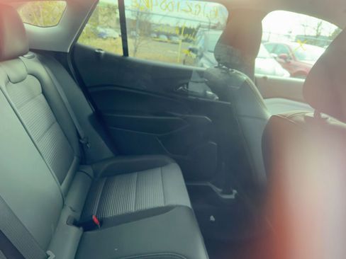 Used 2025 Chevrolet Trax LT w/ LT Convenience Package image 10