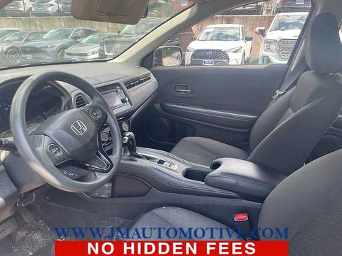 Used 2019 Honda HR-V LX image 2