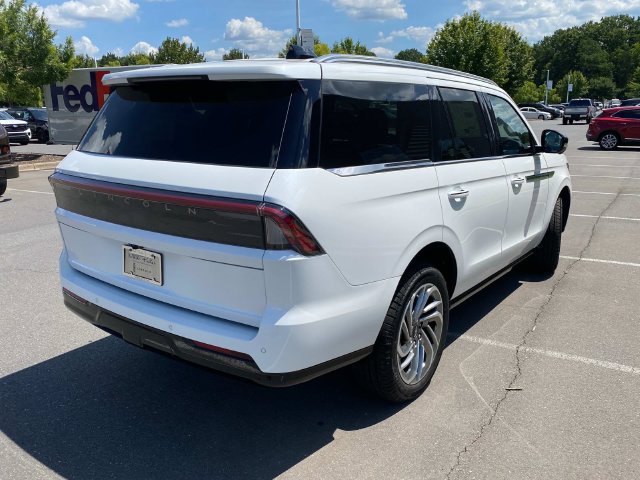 New 2027 Lincoln Navigator Reserve AWD/4WD image 30