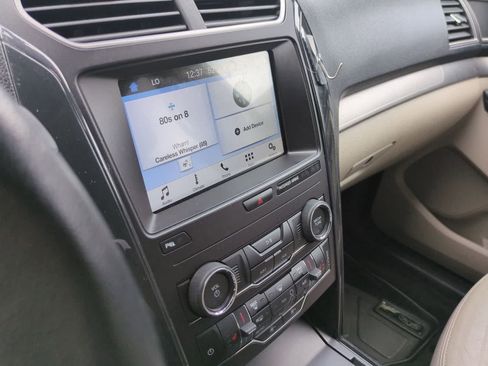 Used 2018 Ford Explorer XLT w/ Equipment Group 202A AWD/4WD image 27