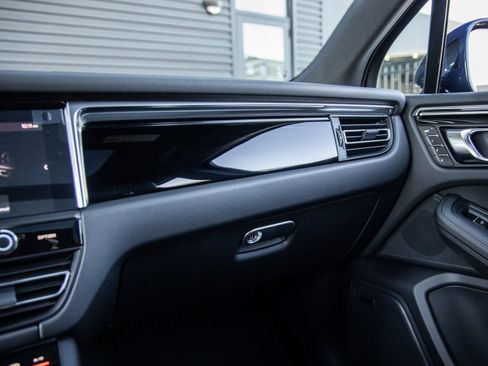 Certified 2026 Porsche Macan image 33