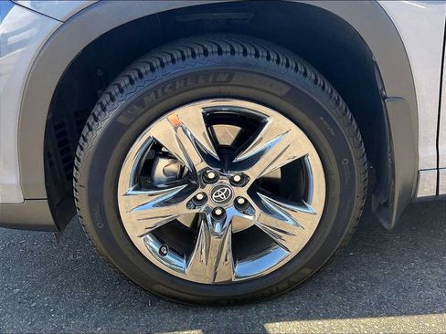Used 2018 Toyota Highlander Limited Platinum AWD/4WD image 12