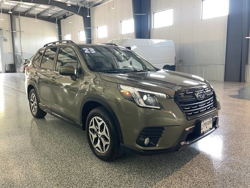 Used 2023 Subaru Forester Premium AWD/4WD image 1