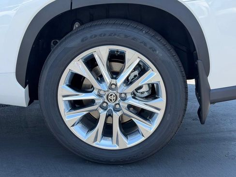 New 2026 Toyota Highlander Limited AWD/4WD image 18