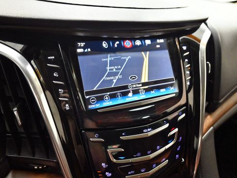 Used 2019 Cadillac Escalade Premium Luxury AWD/4WD image 14