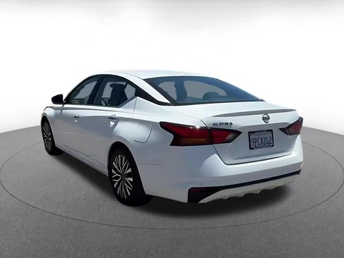 Used 2025 Nissan Altima 2.5 SV FWD image 11