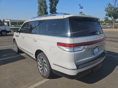 Used 2023 Lincoln Navigator Reserve AWD/4WD image 5