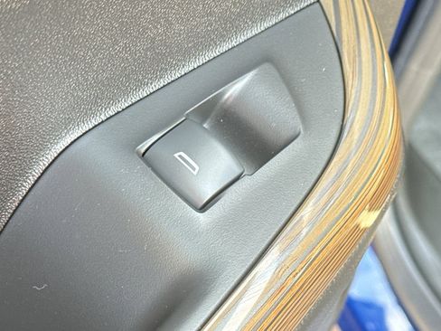 Used 2023 GMC Acadia SLE w/ Driver Convenience Package image 29