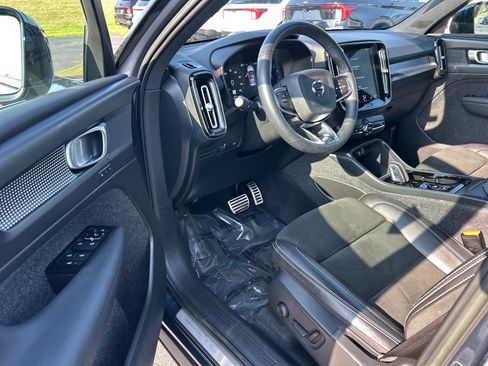 Used 2022 Volvo XC40 T5 R-Design w/ Climate Package AWD/4WD image 6