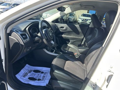 Used 2018 Jeep Compass Latitude w/ Popular Equipment Group AWD/4WD image 9