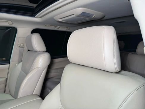 Used 2011 Lexus LX 570 4WD w/ Luxury Pkg image 38