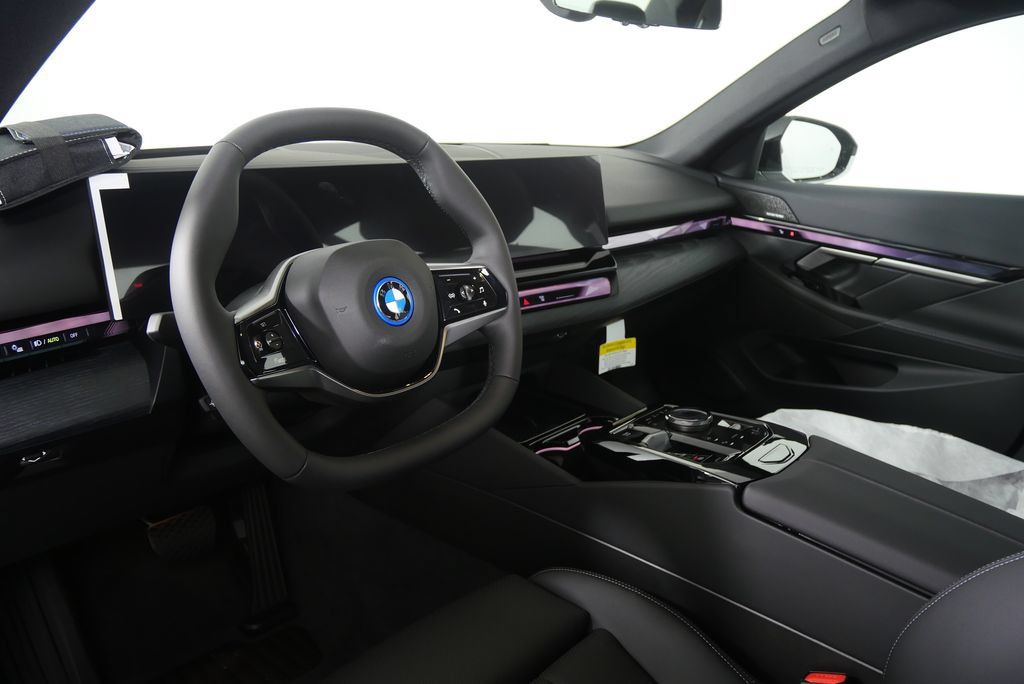 Used 2026 BMW i5 eDrive40 w/ Premium Package RWD image 12