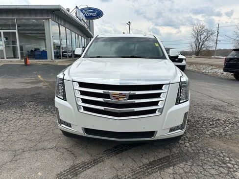 Used 2019 Cadillac Escalade Luxury AWD/4WD image 8