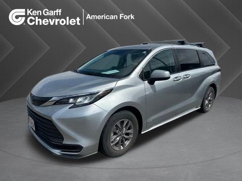 Used 2021 Toyota Sienna LE FWD image 1
