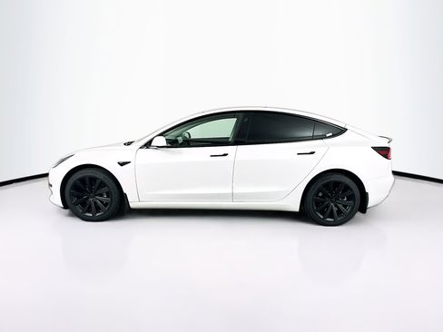 Used 2023 Tesla Model 3 Standard Range image 4