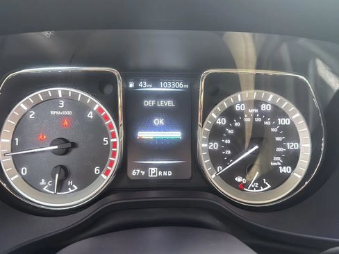 Used 2016 Nissan Titan SV RWD image 33