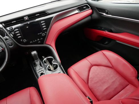 Used 2019 Toyota Camry XSE w/ Navigation Package image 11