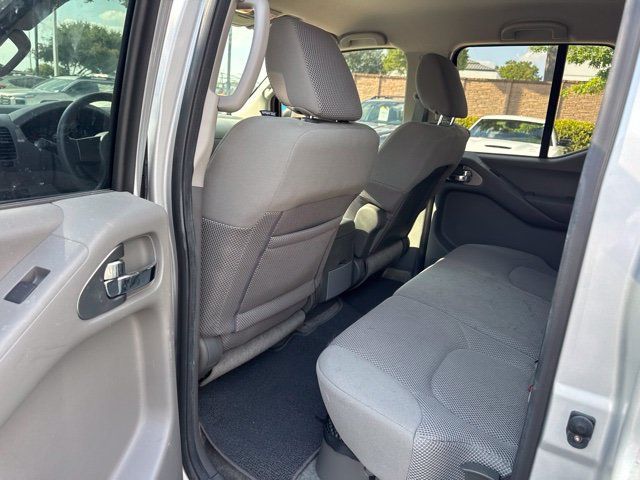 Used 2012 Nissan Frontier SV AWD/4WD image 10