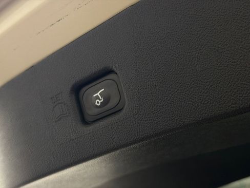 Used 2016 Lincoln MKX Reserve w/ Technology Package AWD/4WD image 8