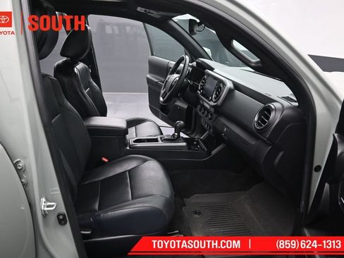 Used 2022 Toyota Tacoma TRD Sport w/ TRD Premium Sport Package AWD/4WD image 28