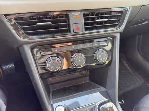 Used 2023 Volkswagen Taos SE image 15