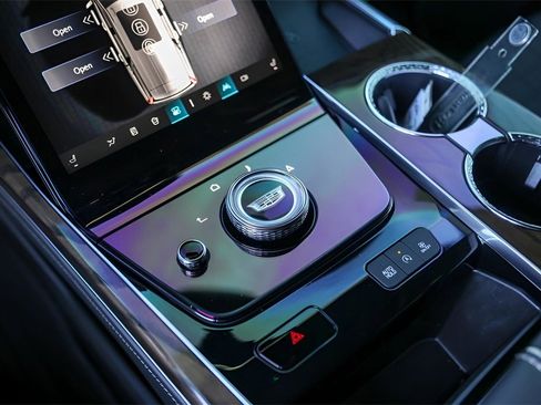 Used 2025 Cadillac Escalade Sport Platinum w/ LPO, ONYX Package image 19