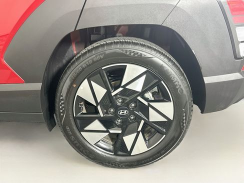 Used 2025 Hyundai Kona SEL FWD image 11