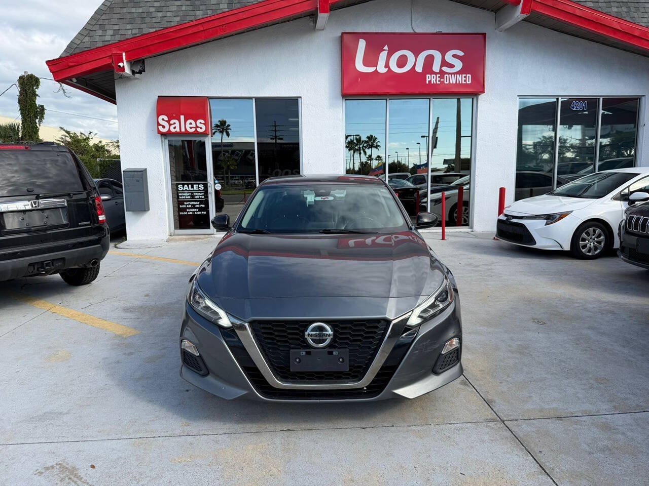 Used 2021 Nissan Altima 2.5 SR FWD image 1