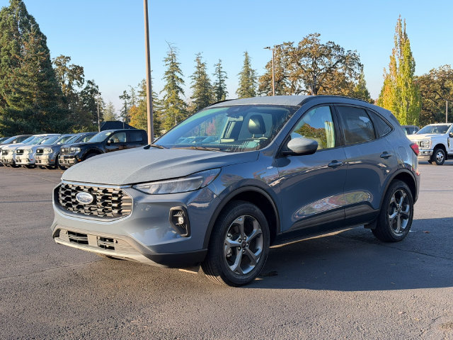 Certified 2025 Ford Escape ST-Line Select AWD/4WD image 8