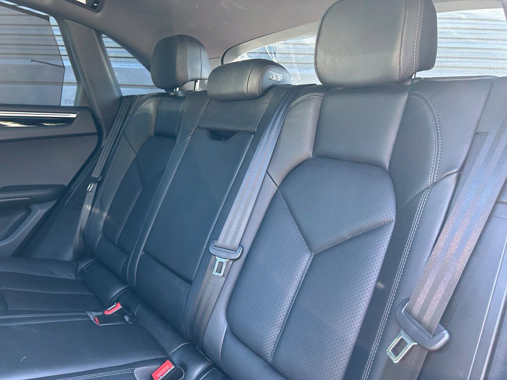Certified 2020 Porsche Macan AWD/4WD image 23