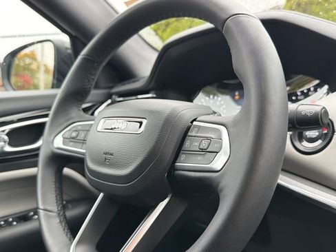 Used 2024 Jeep Compass Limited image 15