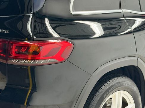 Used 2021 Mercedes-Benz GLB 250 4MATIC w/ Premium Package image 10