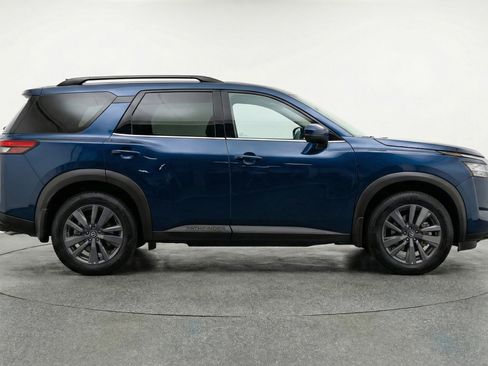 Used 2025 Nissan Pathfinder SV AWD/4WD image 11