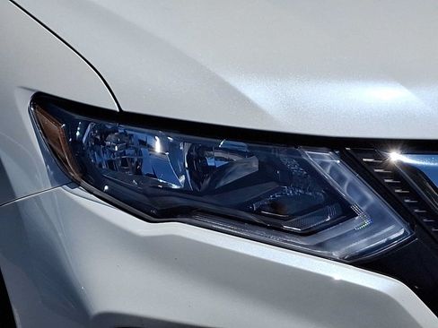 Used 2018 Nissan Rogue SV AWD/4WD image 4