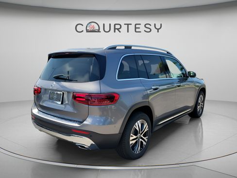 Used 2026 Mercedes-Benz GLB 250 w/ Exclusive Package image 3