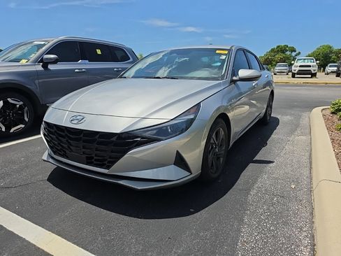 Used 2021 Hyundai Elantra SEL w/ Convenience Package FWD image 5