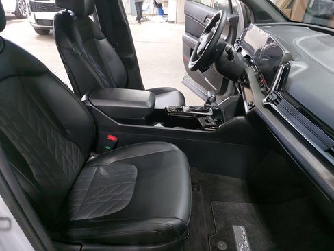 Used 2025 Kia Sportage X-Line w/ Premium Package image 17