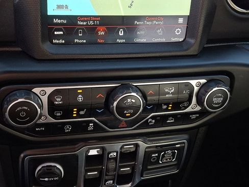 Used 2021 Jeep Wrangler Unlimited Sahara AWD/4WD image 18