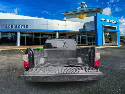 Used 2023 Nissan Titan SV RWD image 5