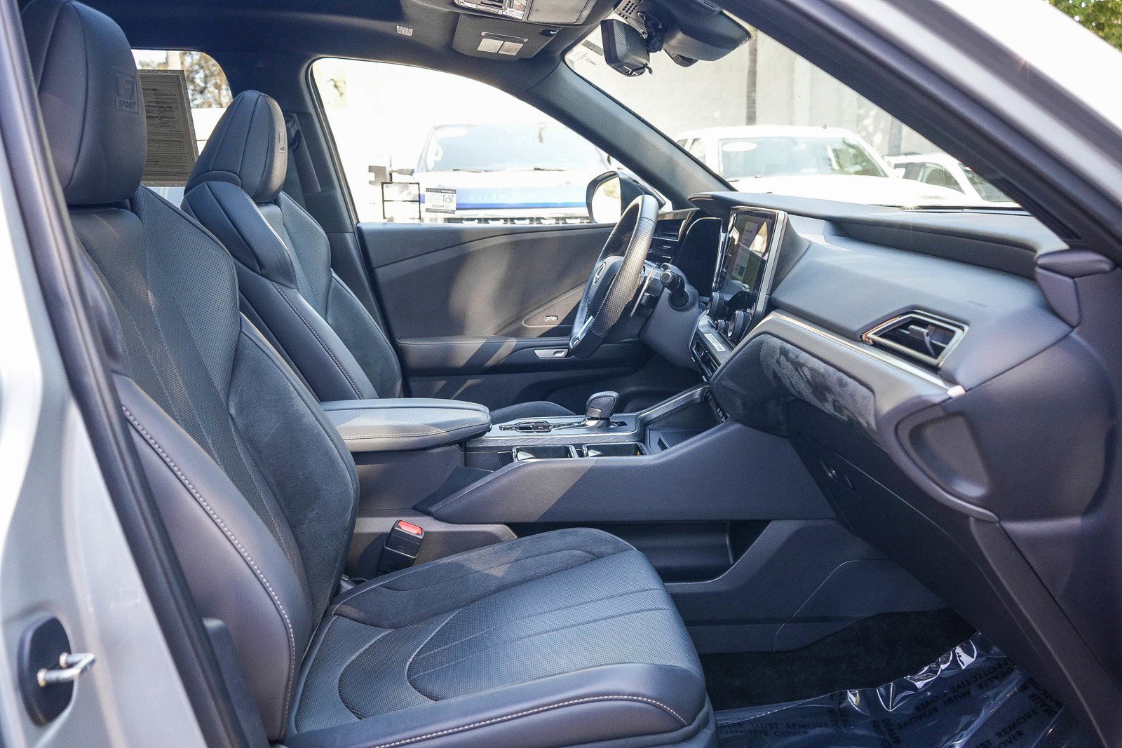 Used 2025 Lexus TX 500h AWD w/ Technology Package image 16