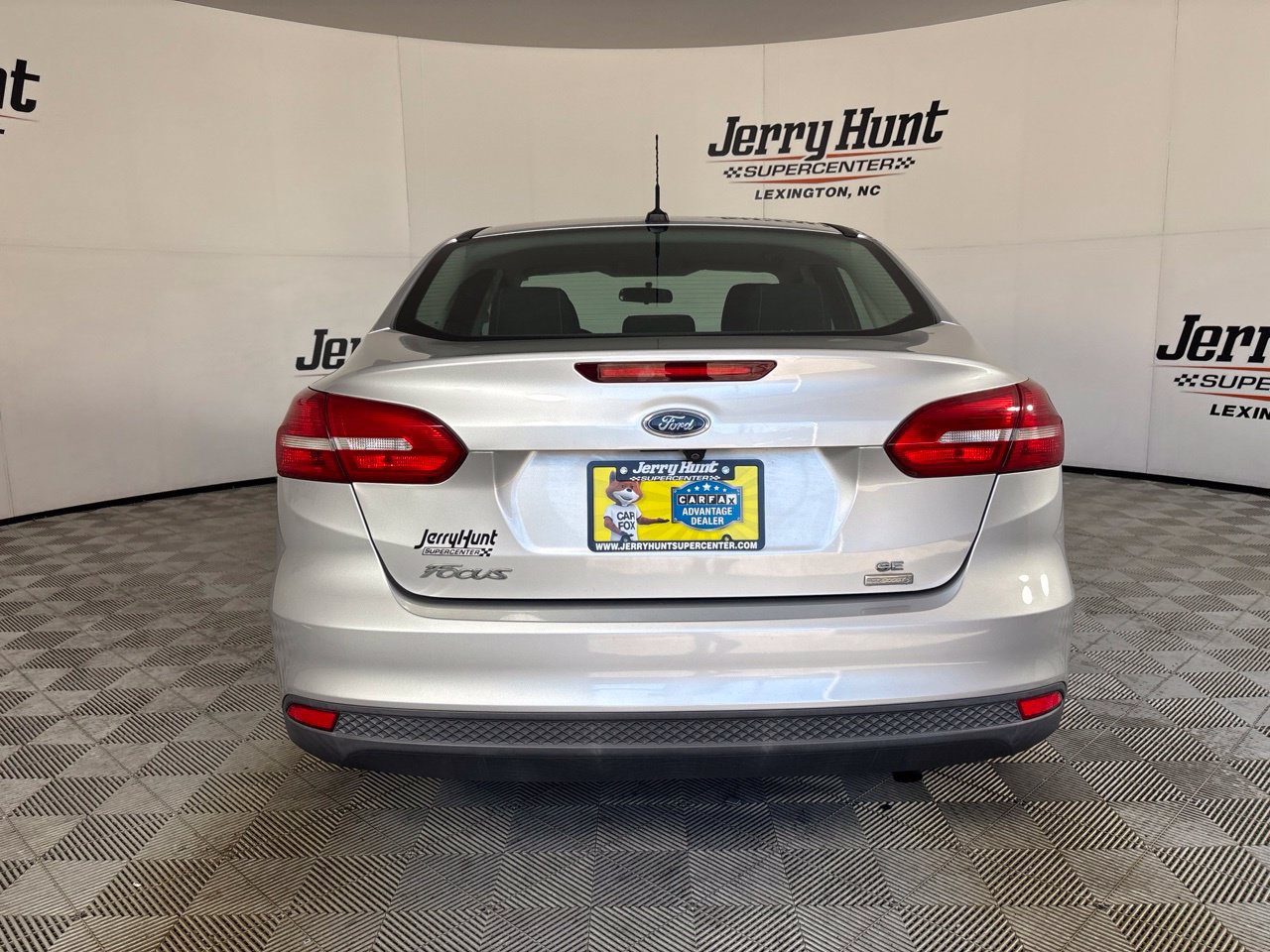 Used 2018 Ford Focus SE w/ SE Appearance Package FWD image 7