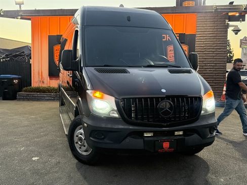 Used 2015 Mercedes-Benz Sprinter 3500 image 1